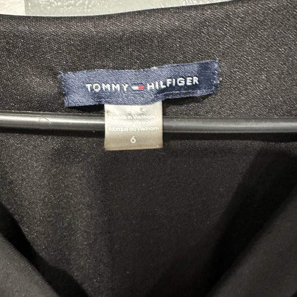 The perfect blend of elegance and flair from Tommy Hilfiger, midi dress - Picture 3 of 9